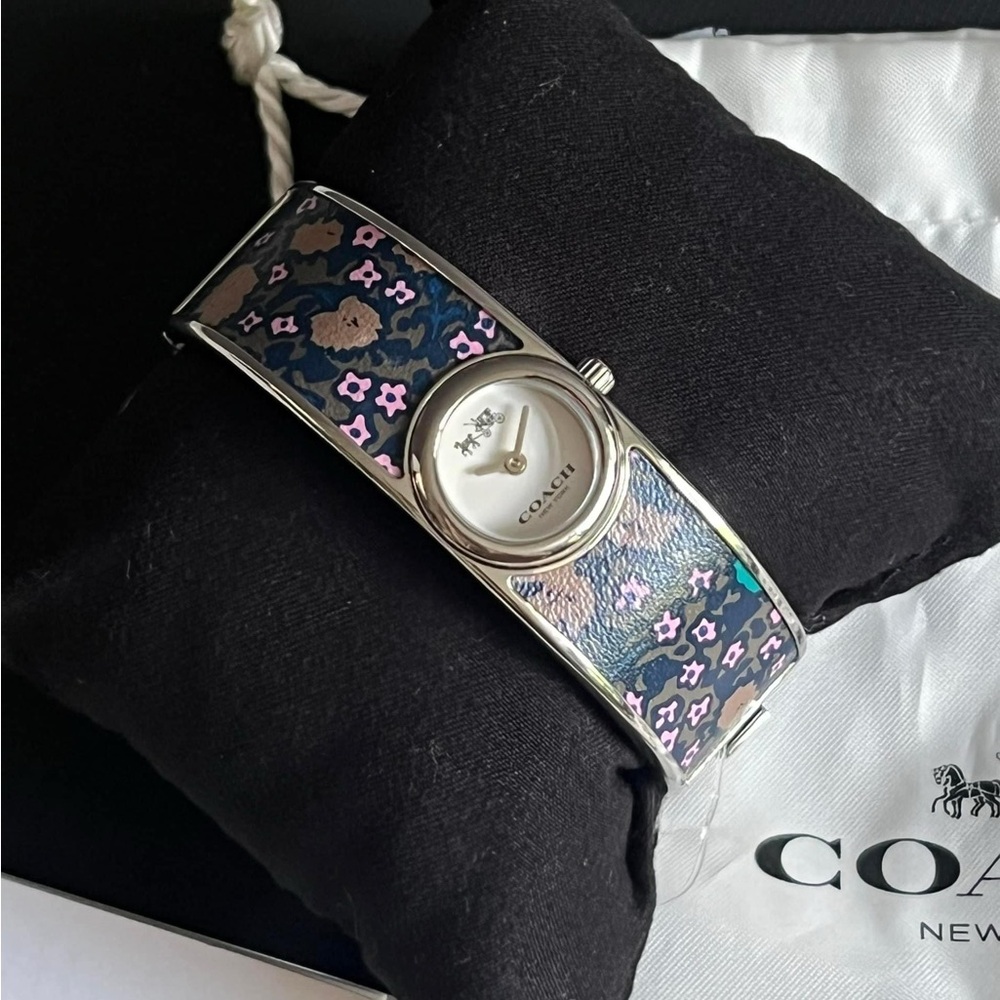 💰SOLD - W6198 - Coach Scout Bangle Watch in Blue Floral - Picture 4 of 14
